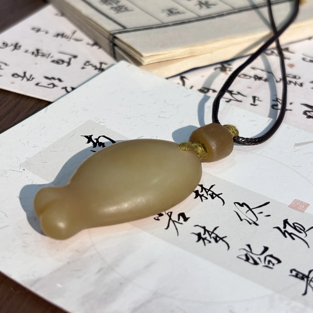 【真石】新疆和田玉文玩复古小鱼吊坠