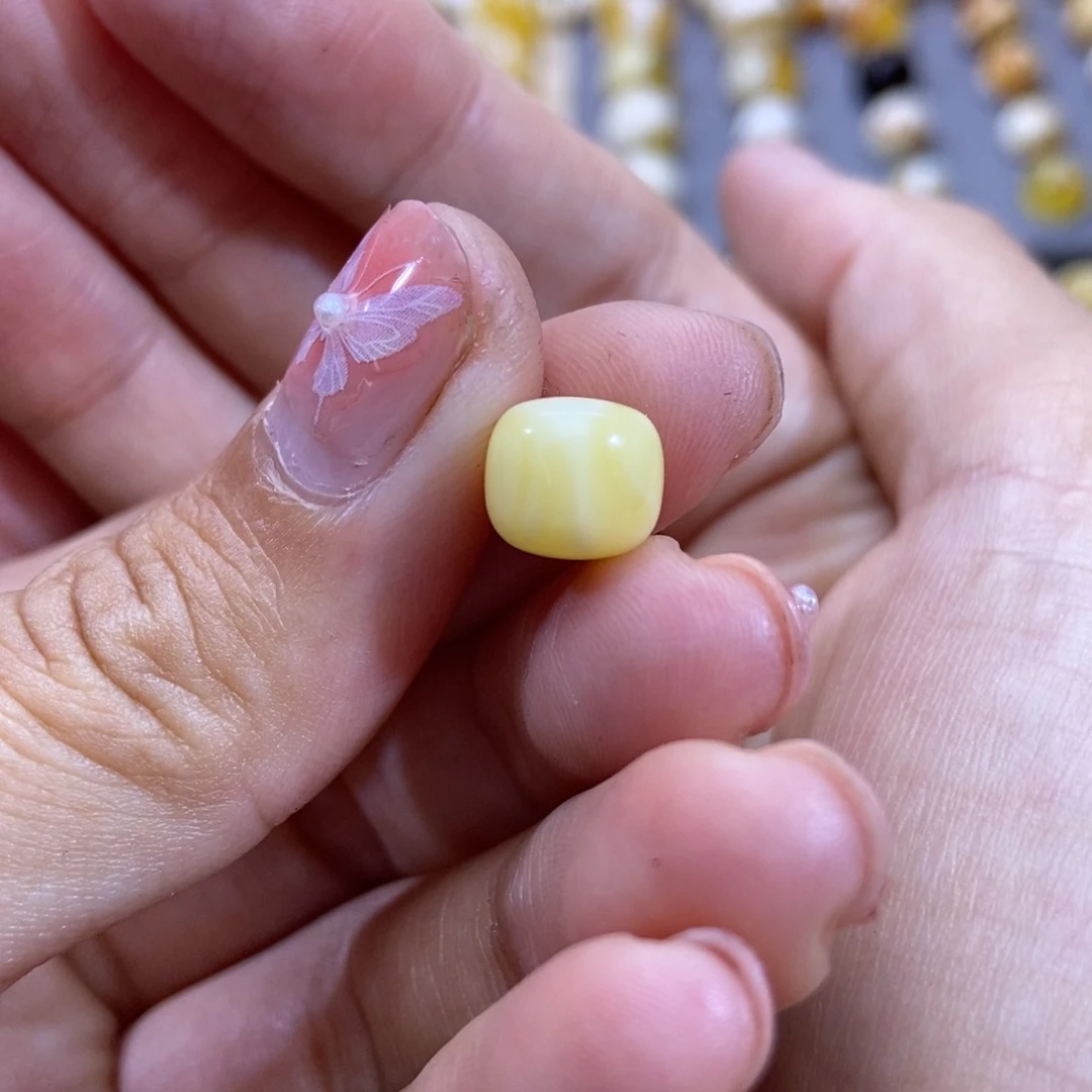 琥珀珠宝奇石未镶嵌小*子