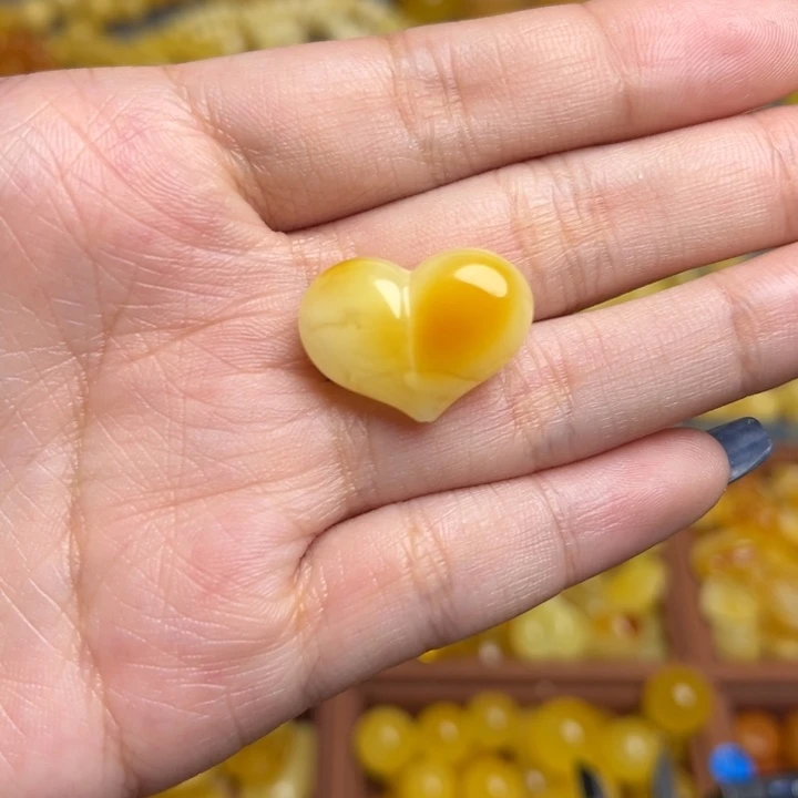 蜜蜡未镶嵌珠宝奇石-095-天然蜜蜡原矿满蜡桃心吊坠