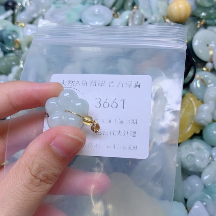 吊坠(不含链)未镶嵌翡翠