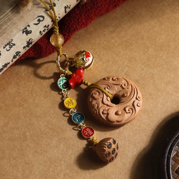 （桃）招财纳福桃木祥云扣手机链