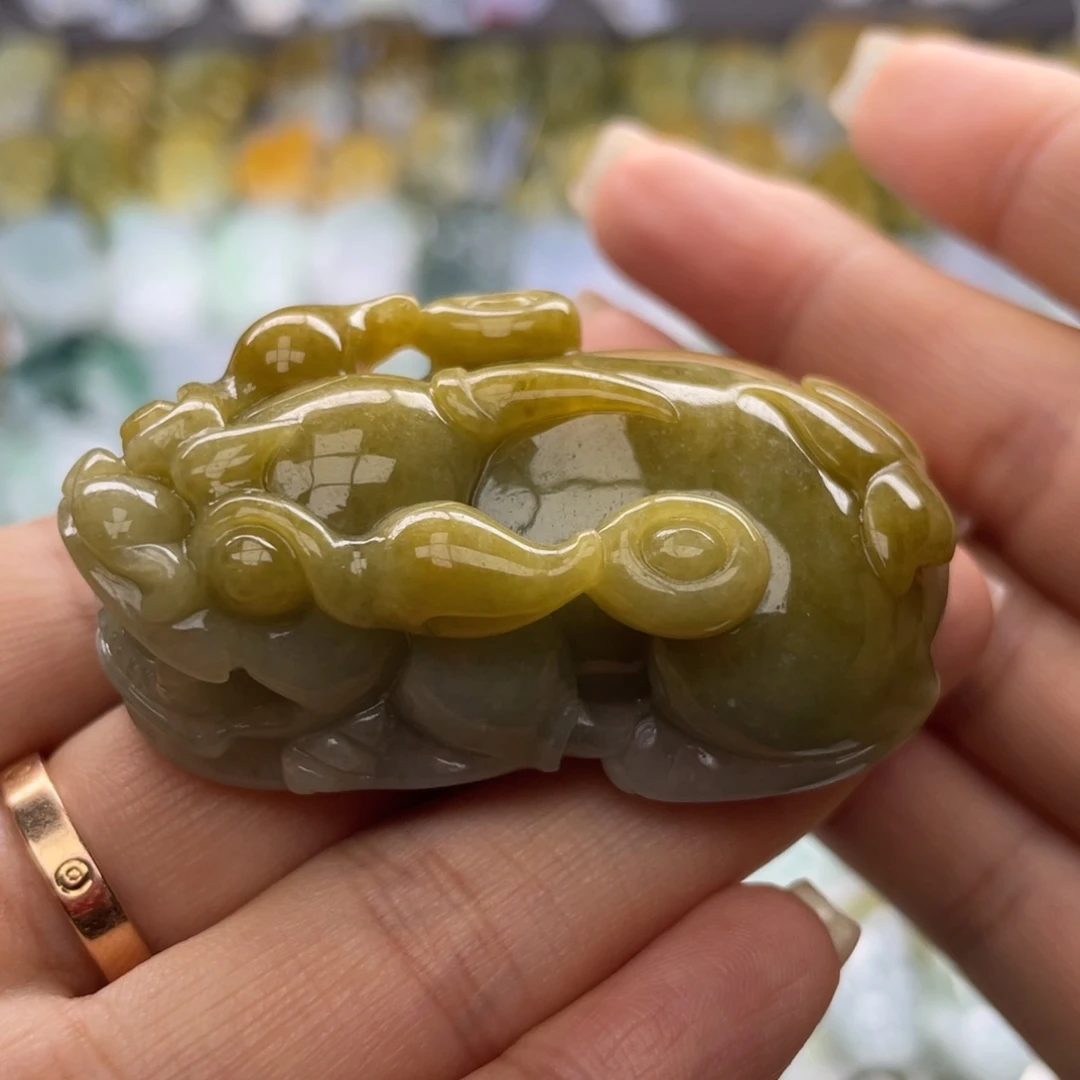 翡翠未镶嵌颈饰貔貅