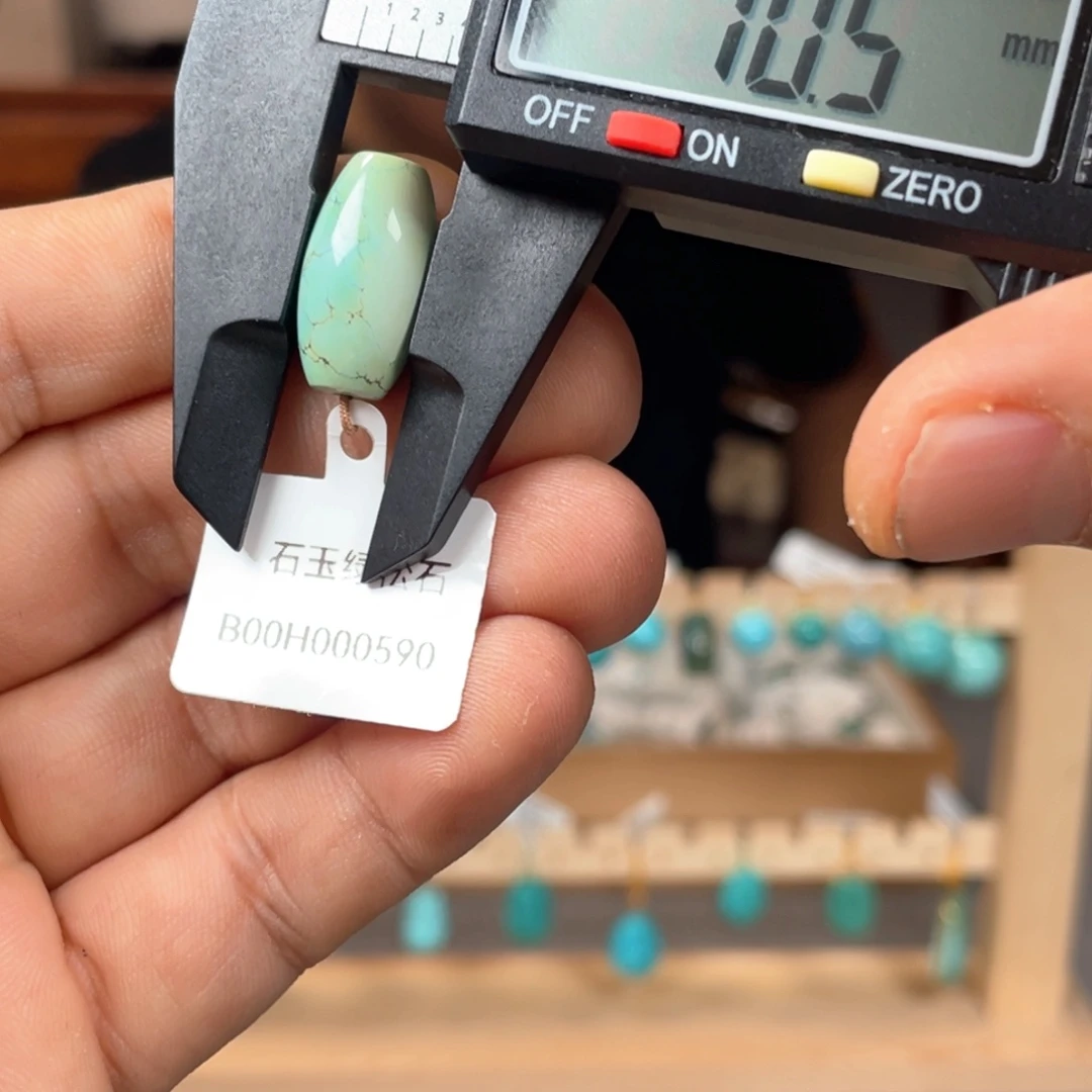 绿松石未镶嵌颈饰