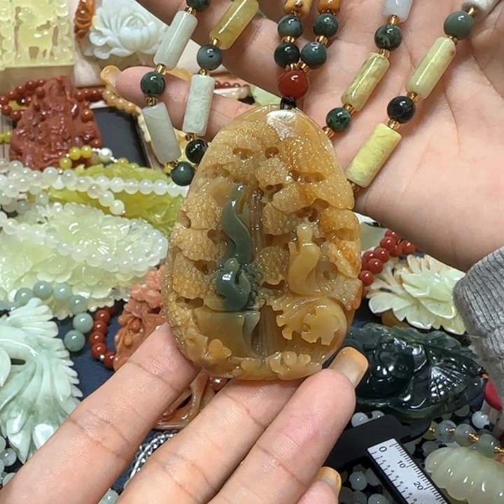 未镶嵌蛇纹石玉吊坠