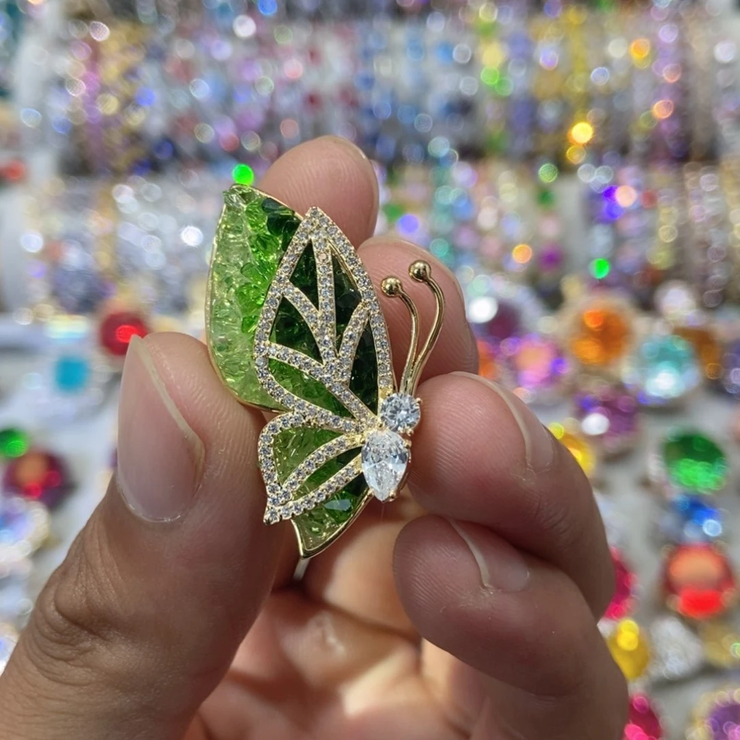 6锆石（处理）胸针