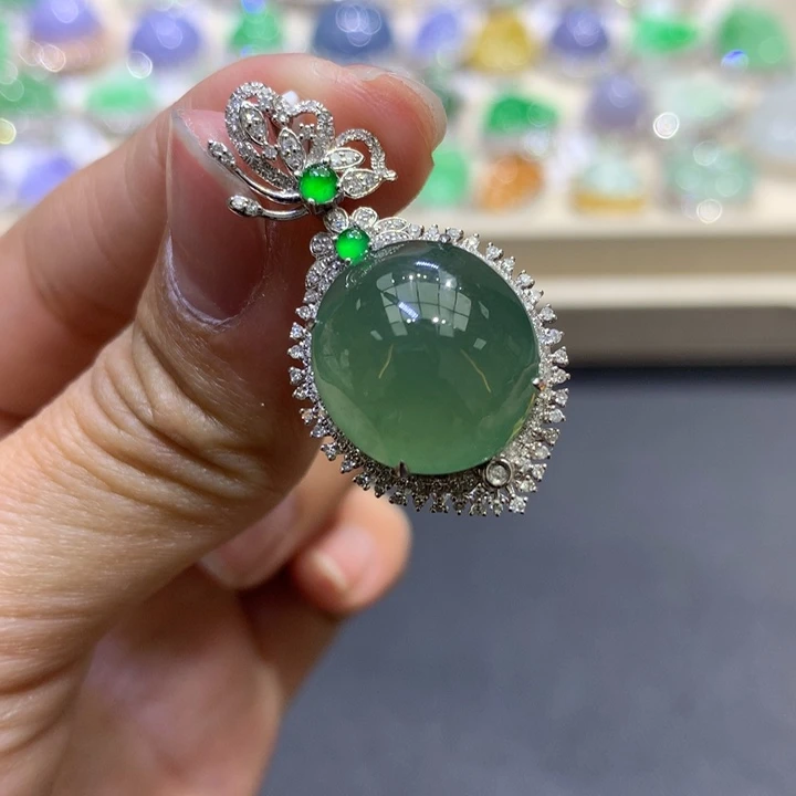 翡翠颈饰18K金镶嵌翡翠