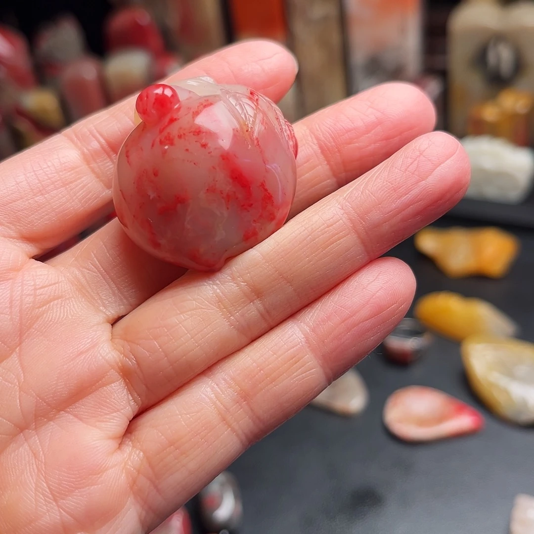 其他巴林石鸡血石挂件