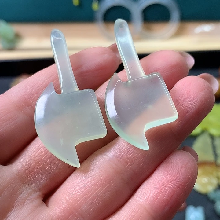 未镶嵌蛇纹石玉耳饰