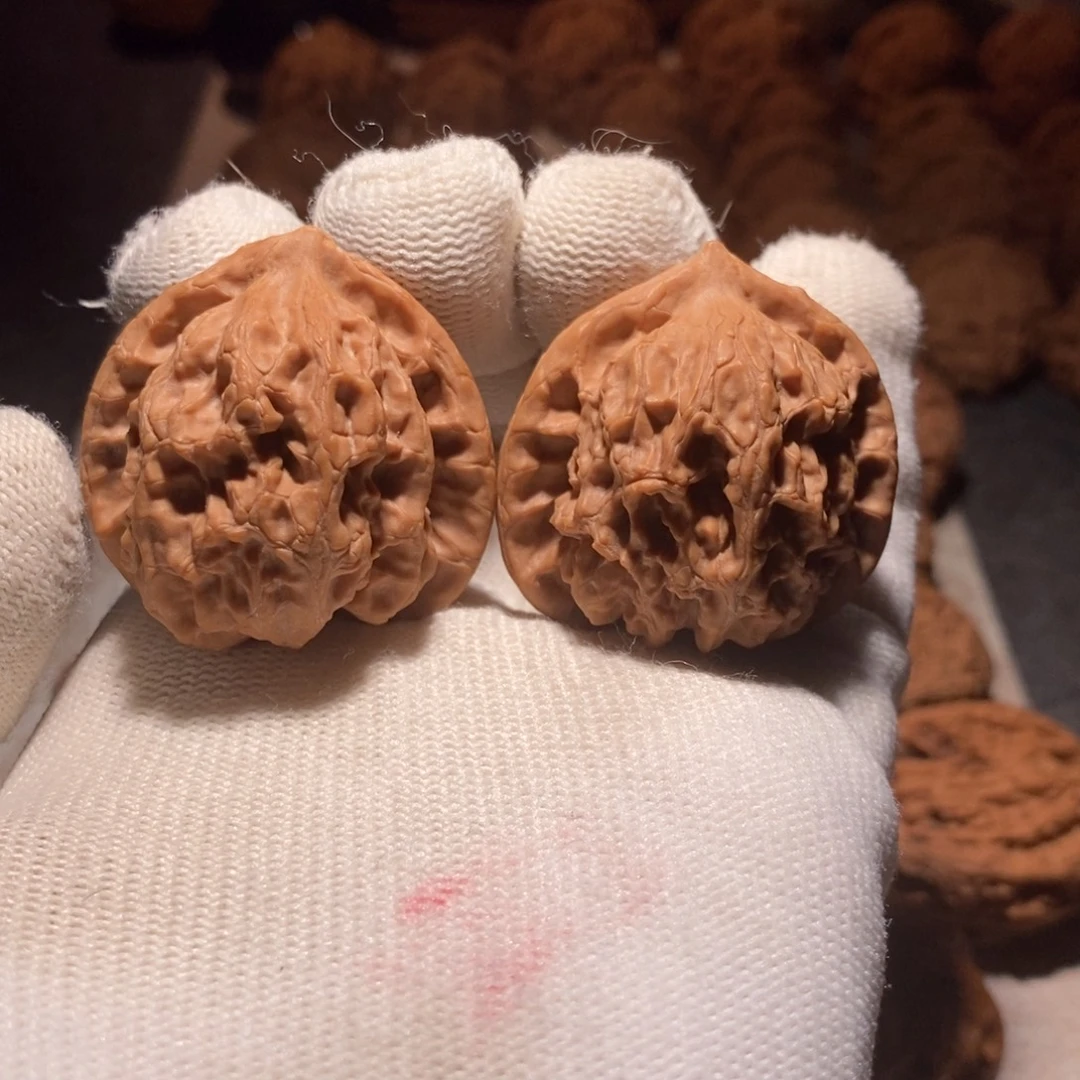 文玩核桃吊坠全品梨木台