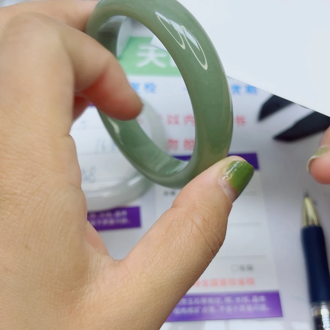 石英质玉未镶嵌手镯6/5657