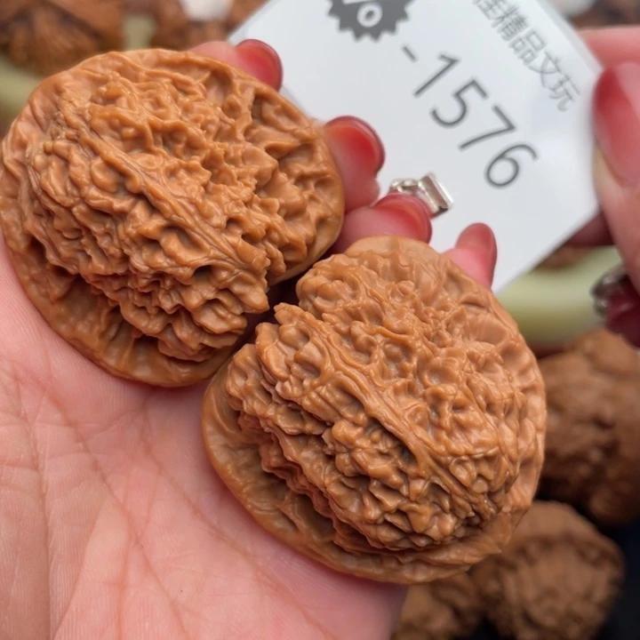 文玩核桃吊坠43三角疆头货对