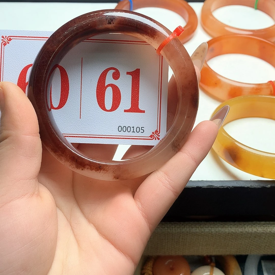 未镶嵌石英质玉（黄龙玉）手镯