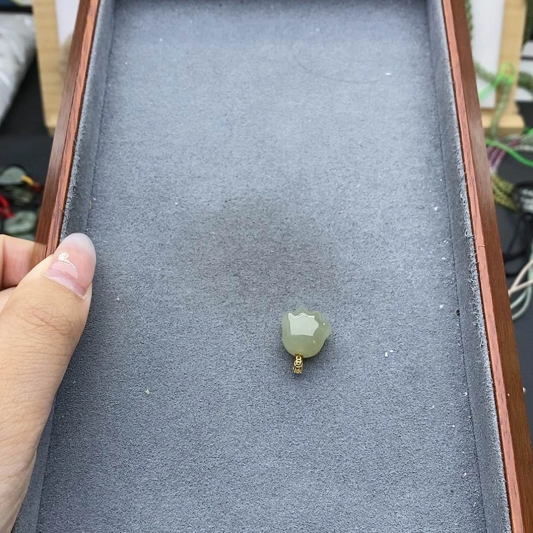 和田玉吊坠(不含链)18K金镶嵌