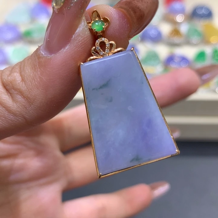 翡翠颈饰18K金镶嵌翡翠