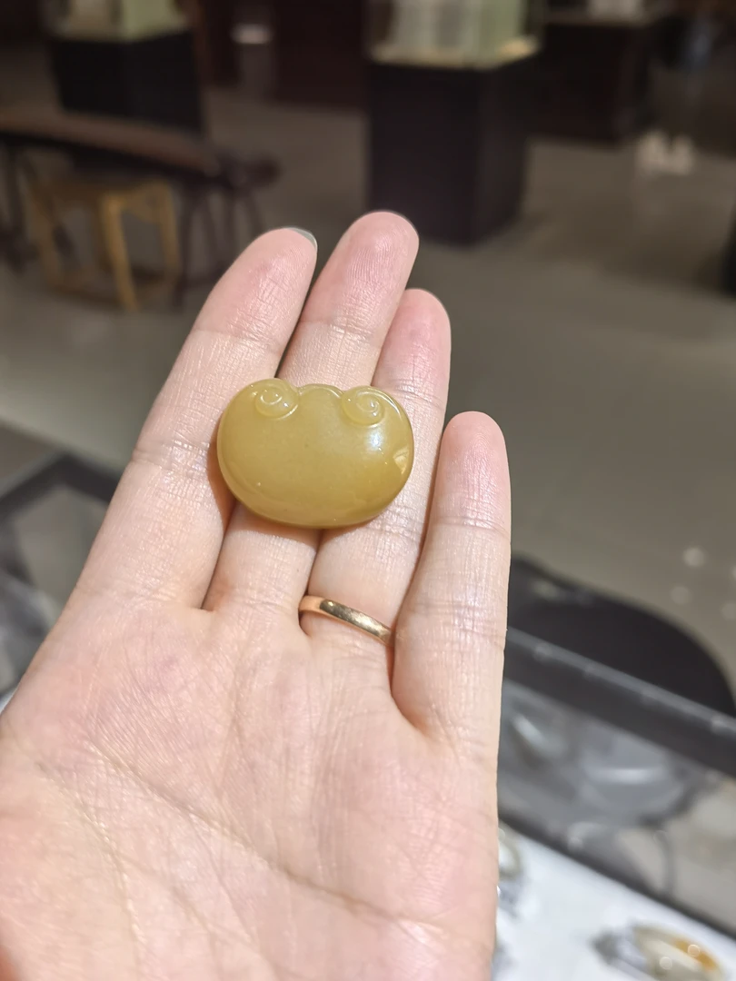 密玉黄色如意吊坠