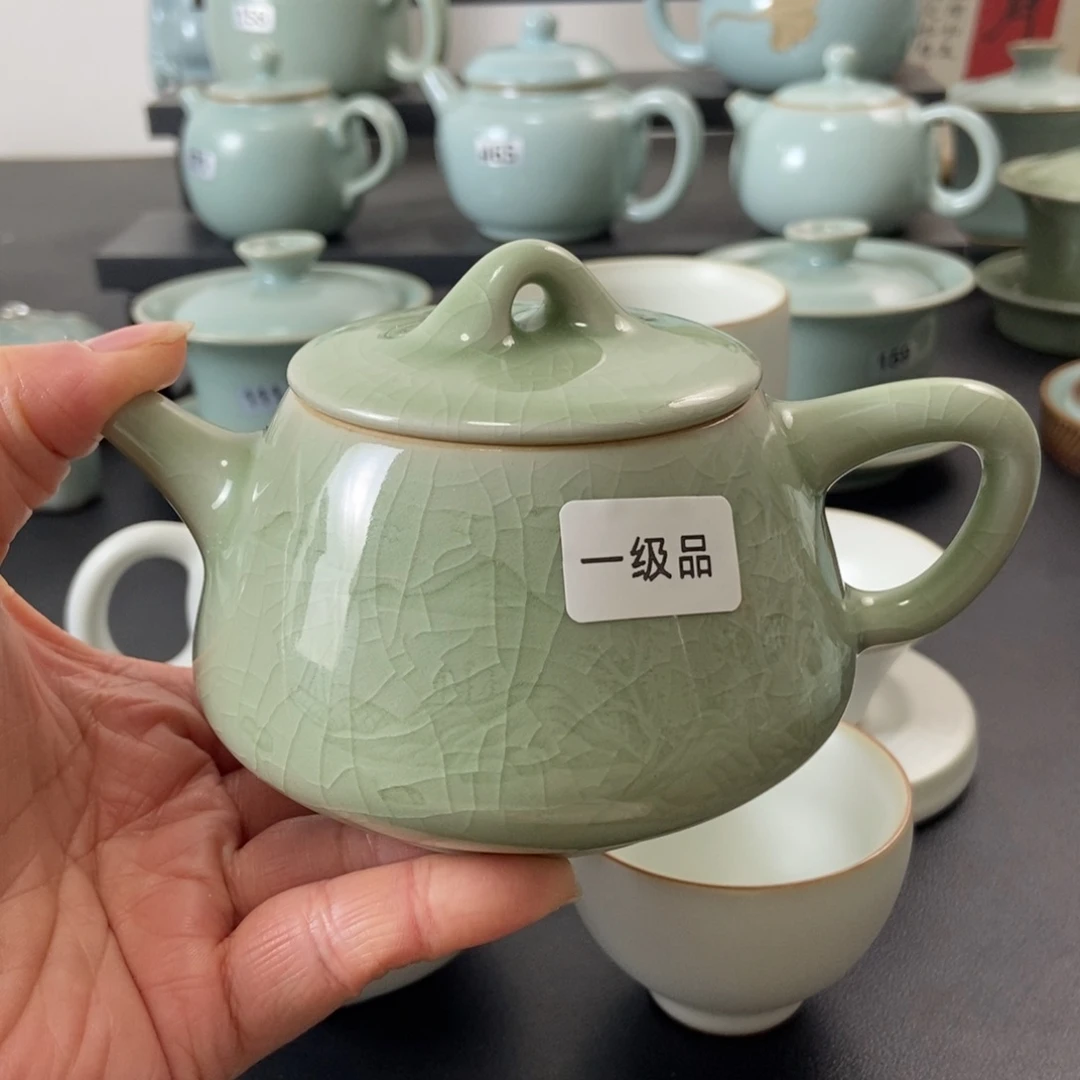 唯***一一级品豆绿釉石瓢壶