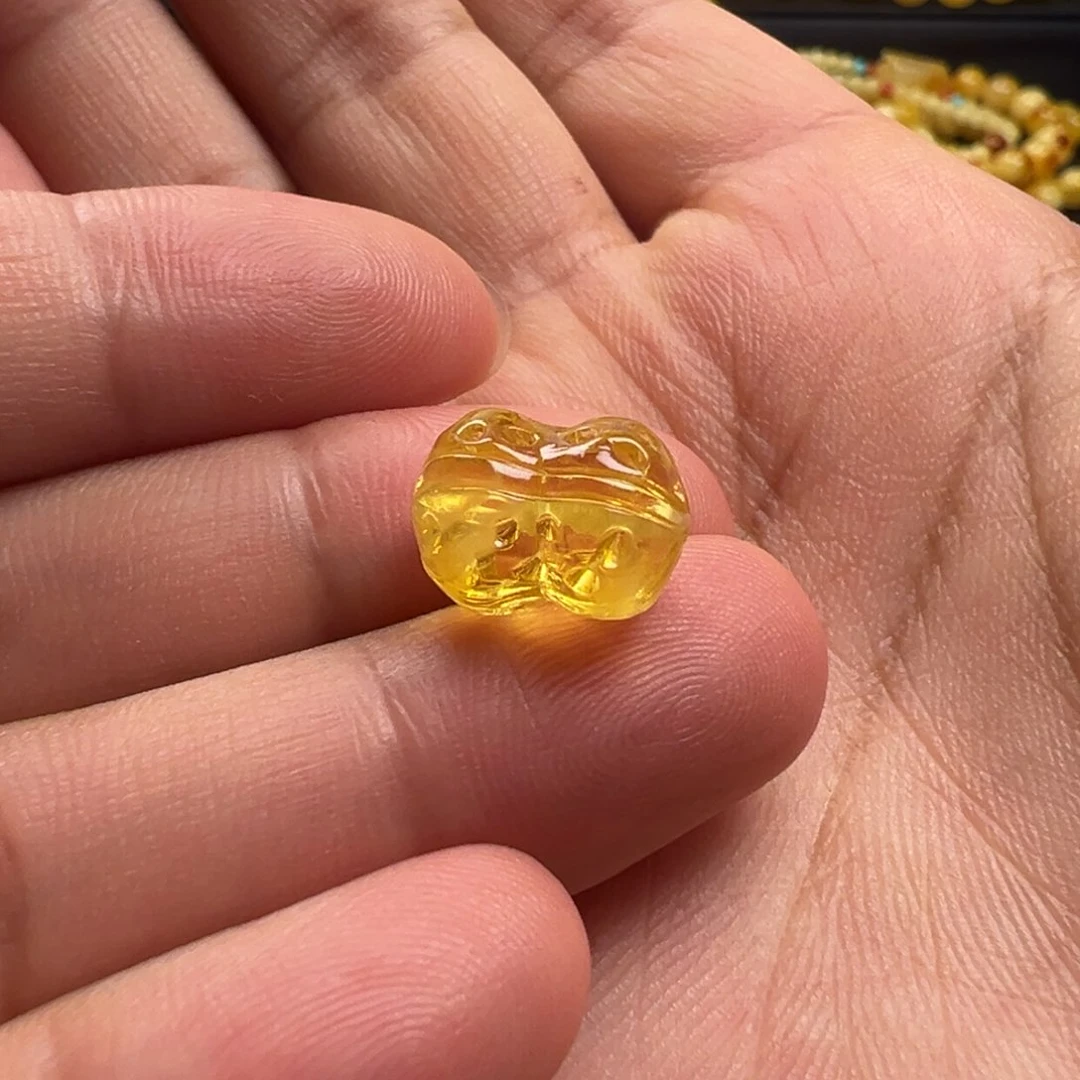 未镶嵌颈饰金珀花生