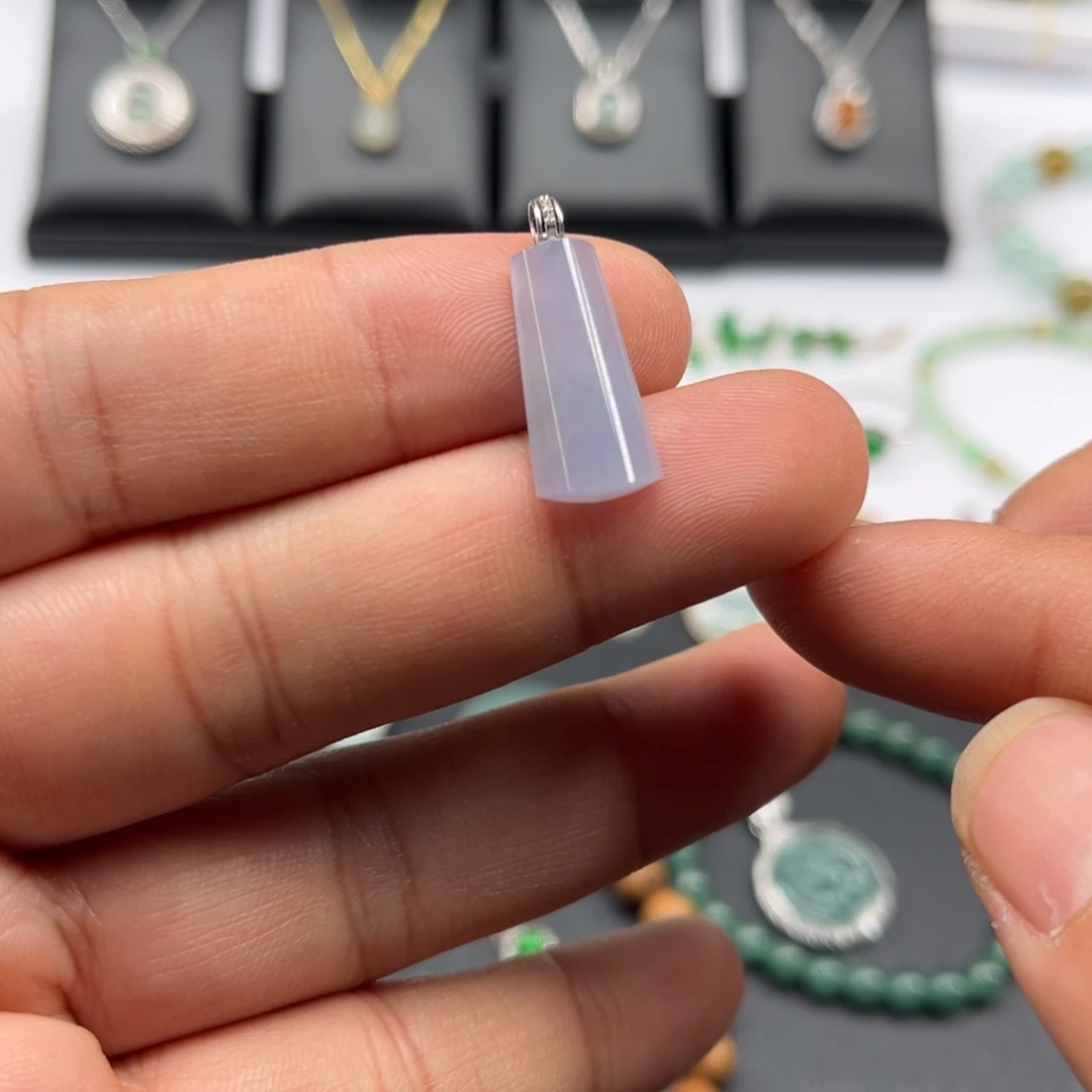 翡翠18K金镶嵌颈饰福利