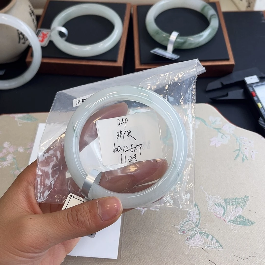 石英质玉未镶嵌手镯24