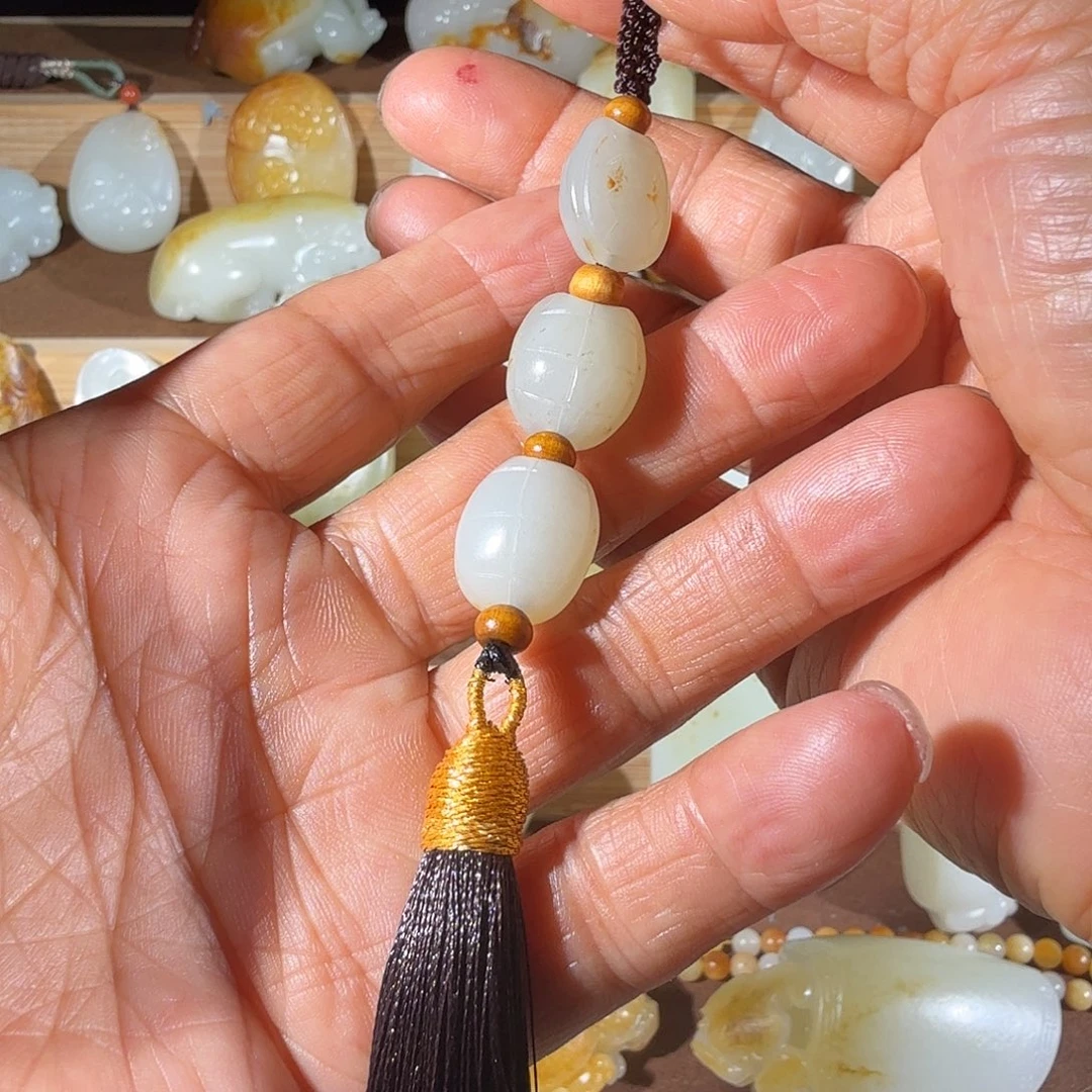 和田玉未镶嵌车挂