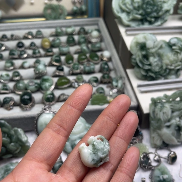 透闪石-蛇纹石玉耳环未镶嵌桃***@