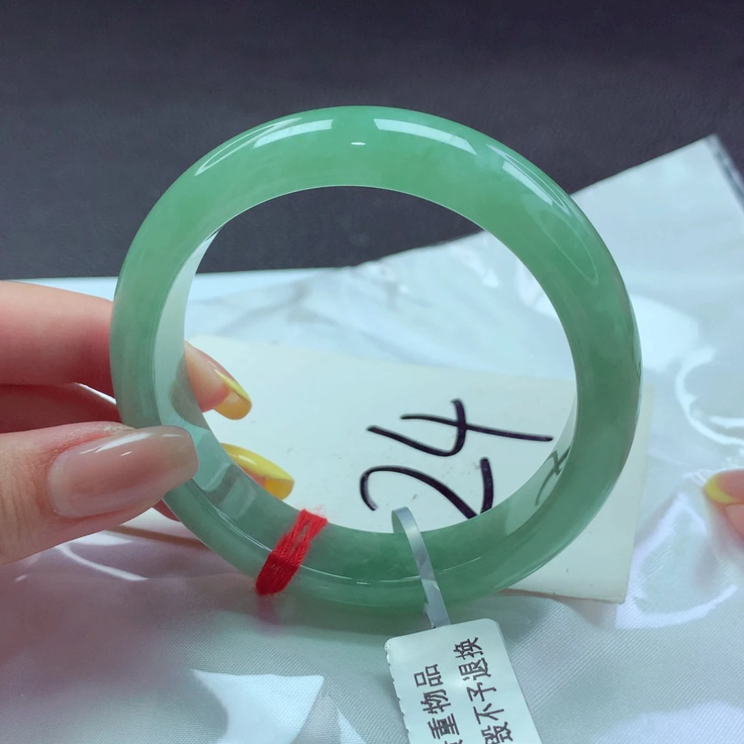 翡翠手镯未镶嵌翡翠54