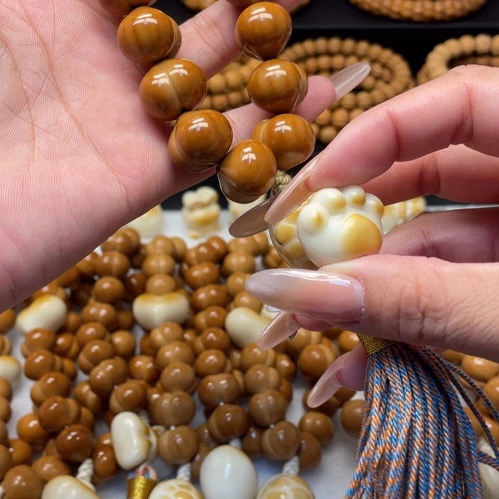 小***界吊坠猴头核桃全品17大加屁桃加爱心富甲