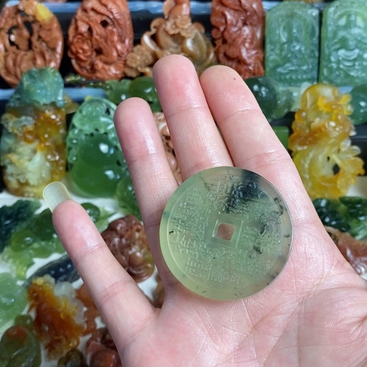 蛇纹石玉未镶嵌颈饰