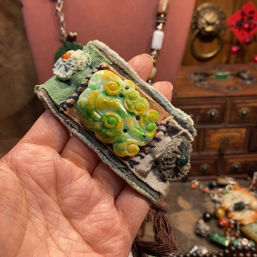 翡翠吊坠(赠链)未镶嵌