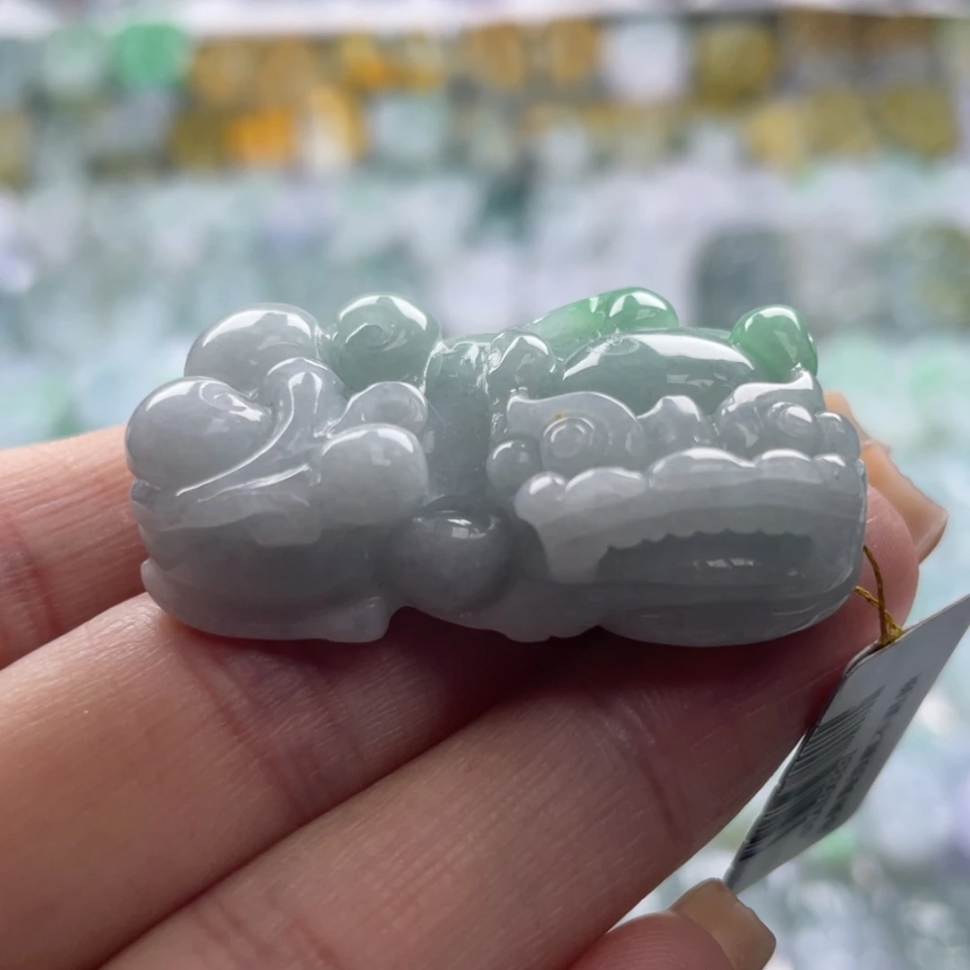 翡翠未镶嵌颈饰貔貅