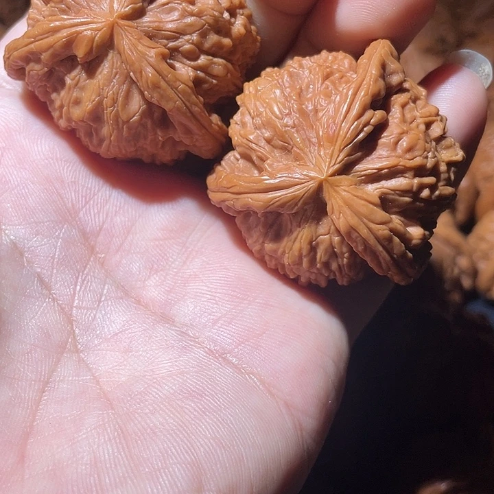 丶***荣文玩核桃吊坠亲亲亲亲