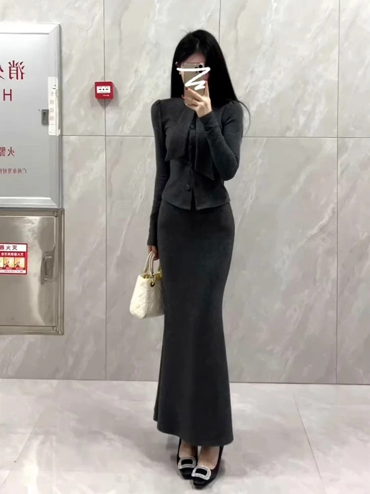 灰色针织连衣裙子女秋冬季2025新款温柔气质修身包臀鱼尾长裙套装