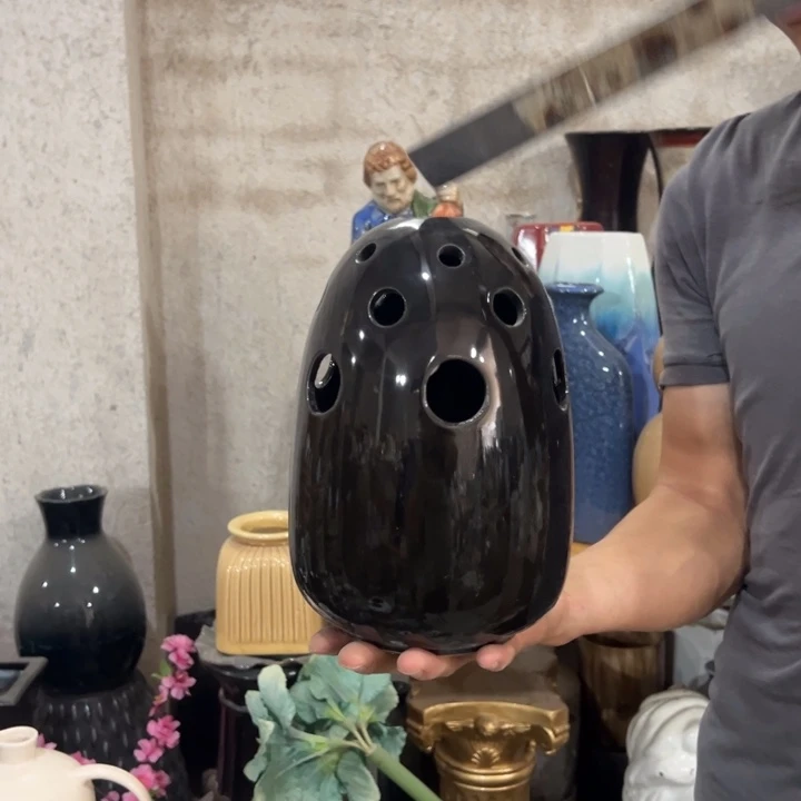 陶瓷花瓶微瑕捡漏出划痕