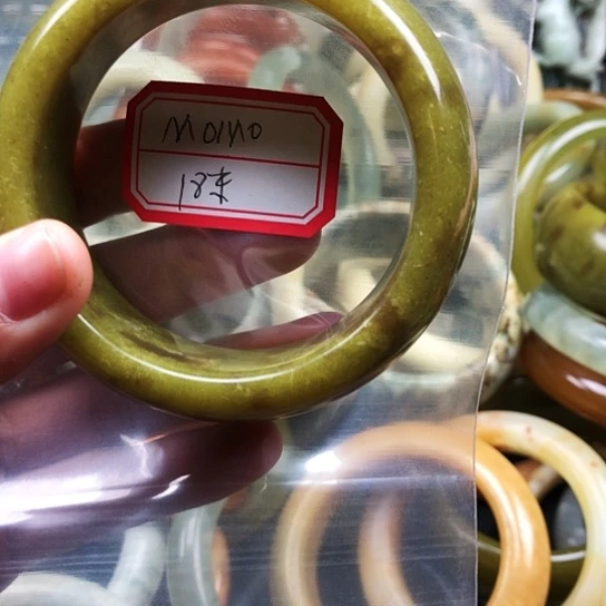 蛇纹石玉手镯未镶嵌M***?