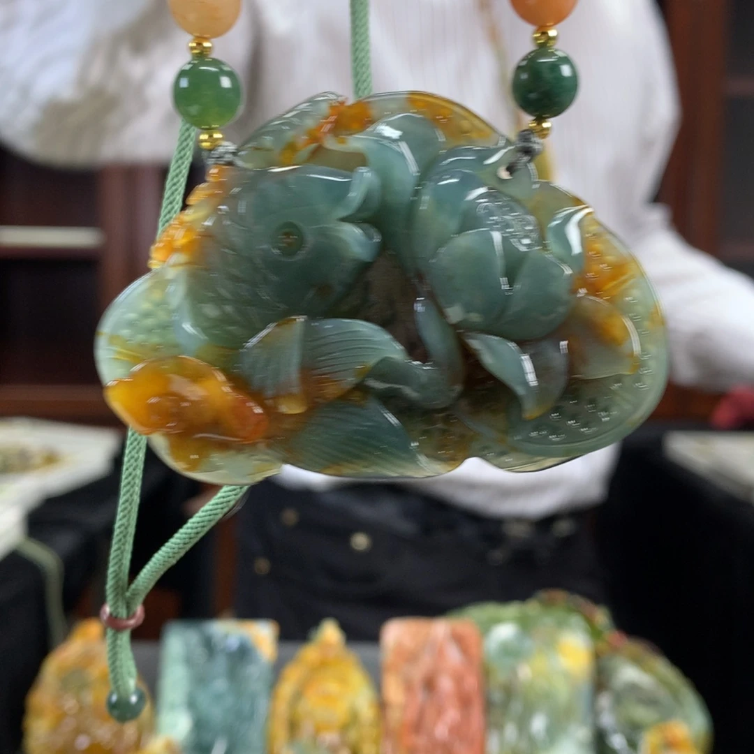 蛇纹石玉未镶嵌颈饰