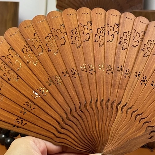 老山檀香小把苏扇带底座