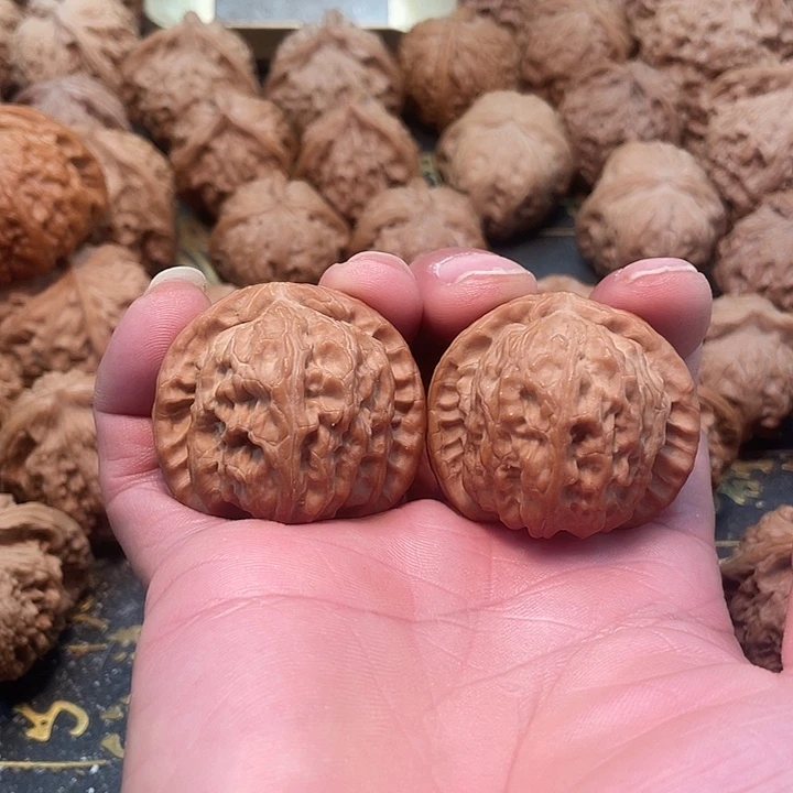 文玩核桃把件白狮子