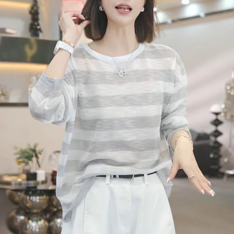 韩版圆领撞色条纹设计感长袖T恤女生2025年夏季新款防晒罩衫上衣