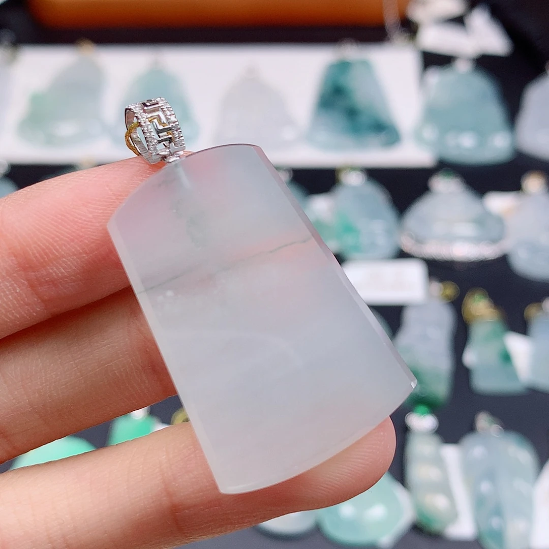 颈饰18K金镶嵌翡翠