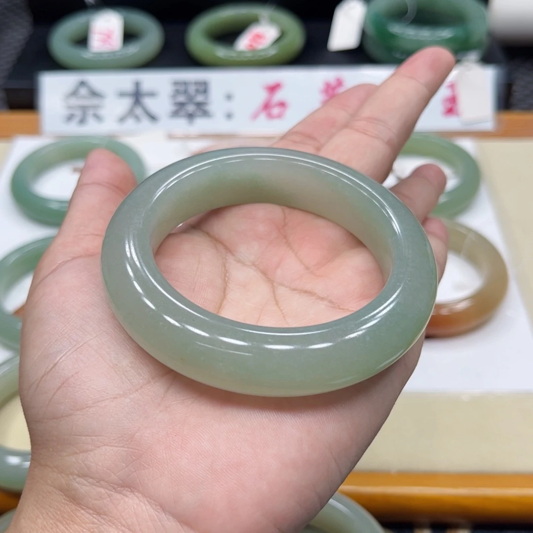 石英质玉手镯未镶嵌阳****?