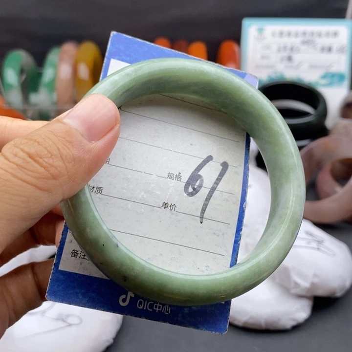 未镶嵌手镯石英质玉
