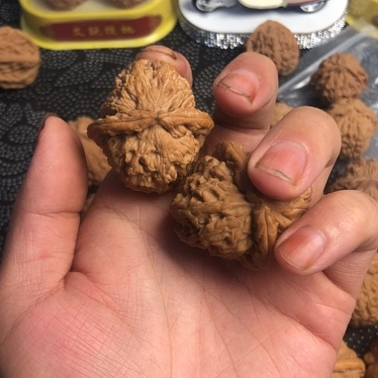 苏***秦把件文玩核桃白狮子手把件
