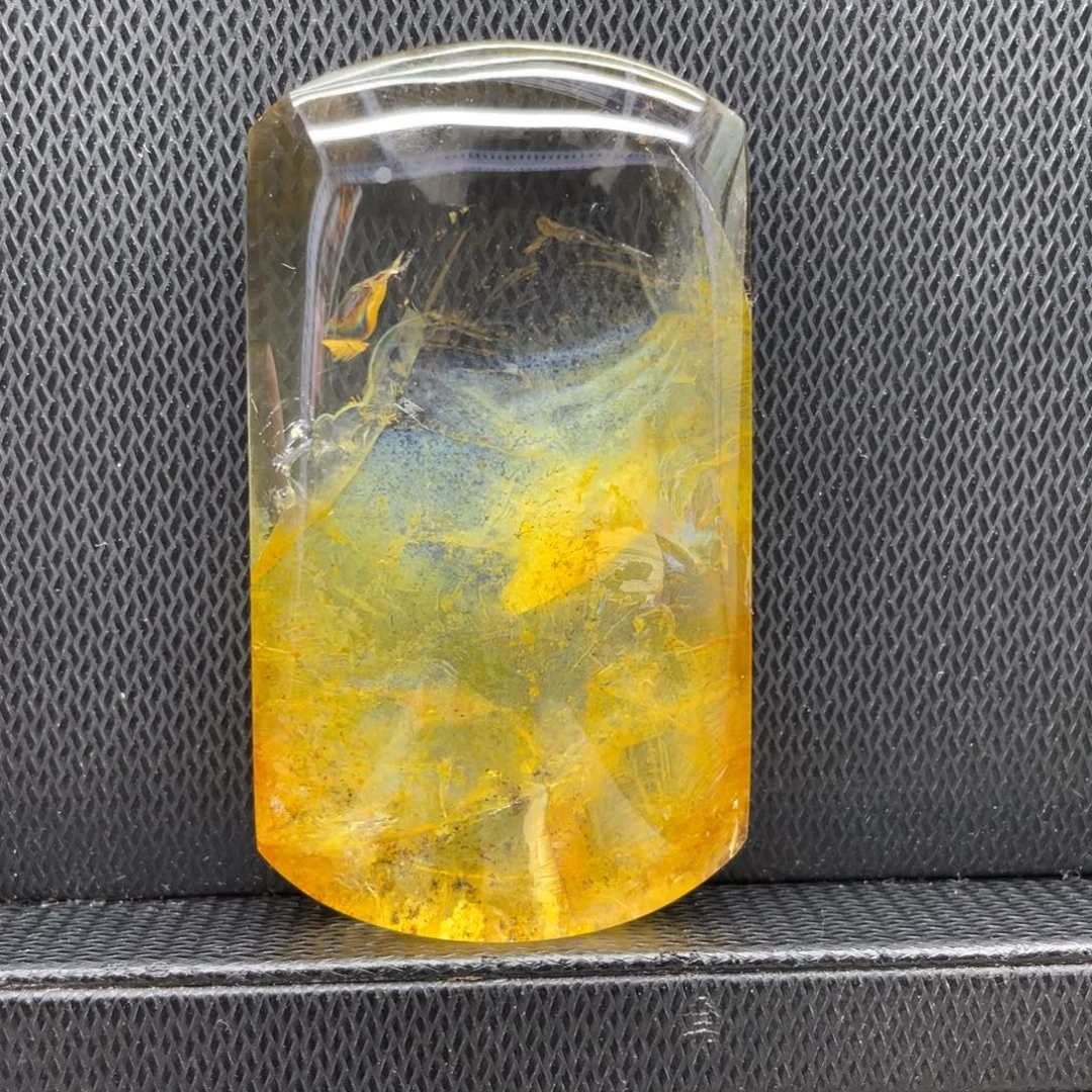 刁***颈饰未镶嵌水晶黄胶花