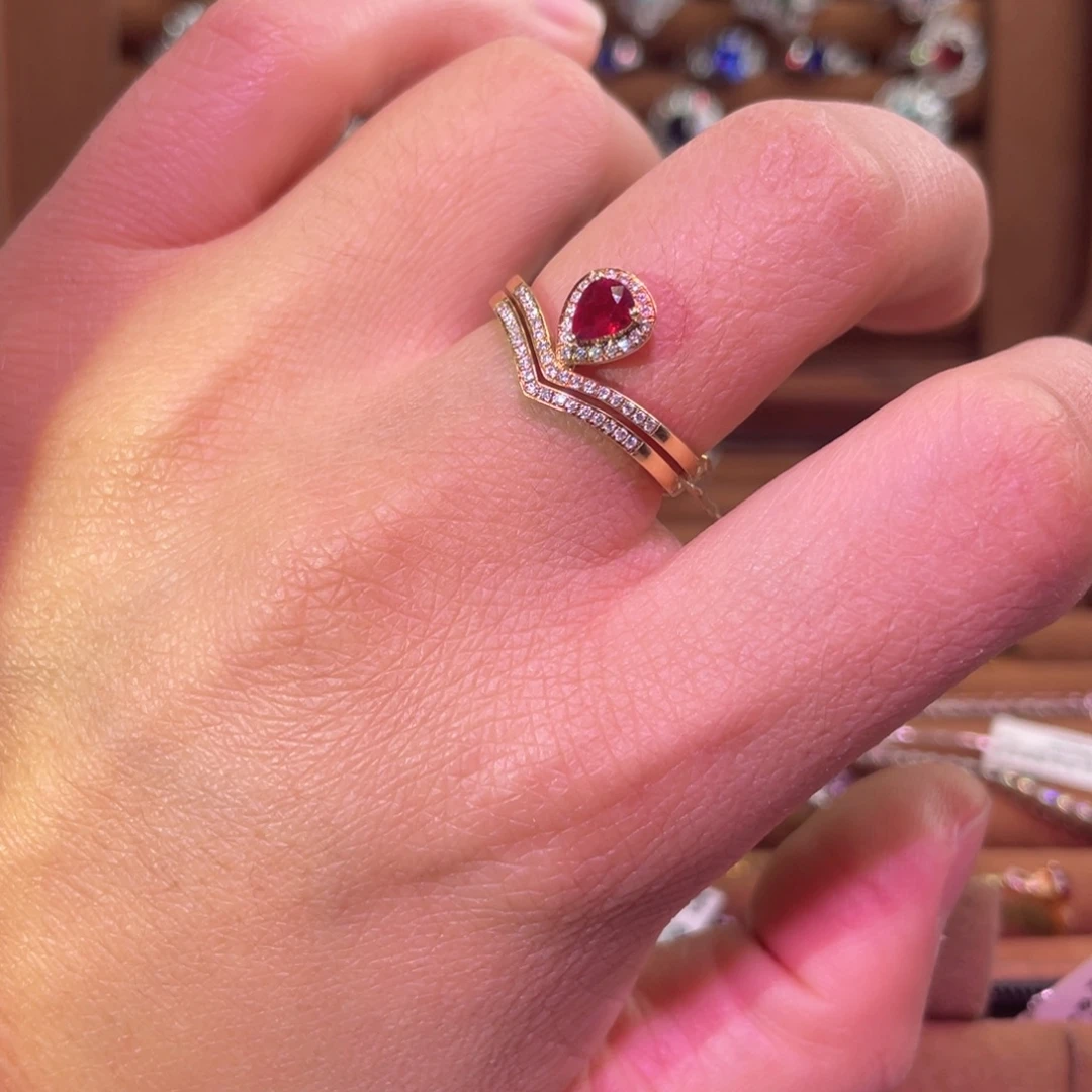 戒指18K金镶嵌红宝石