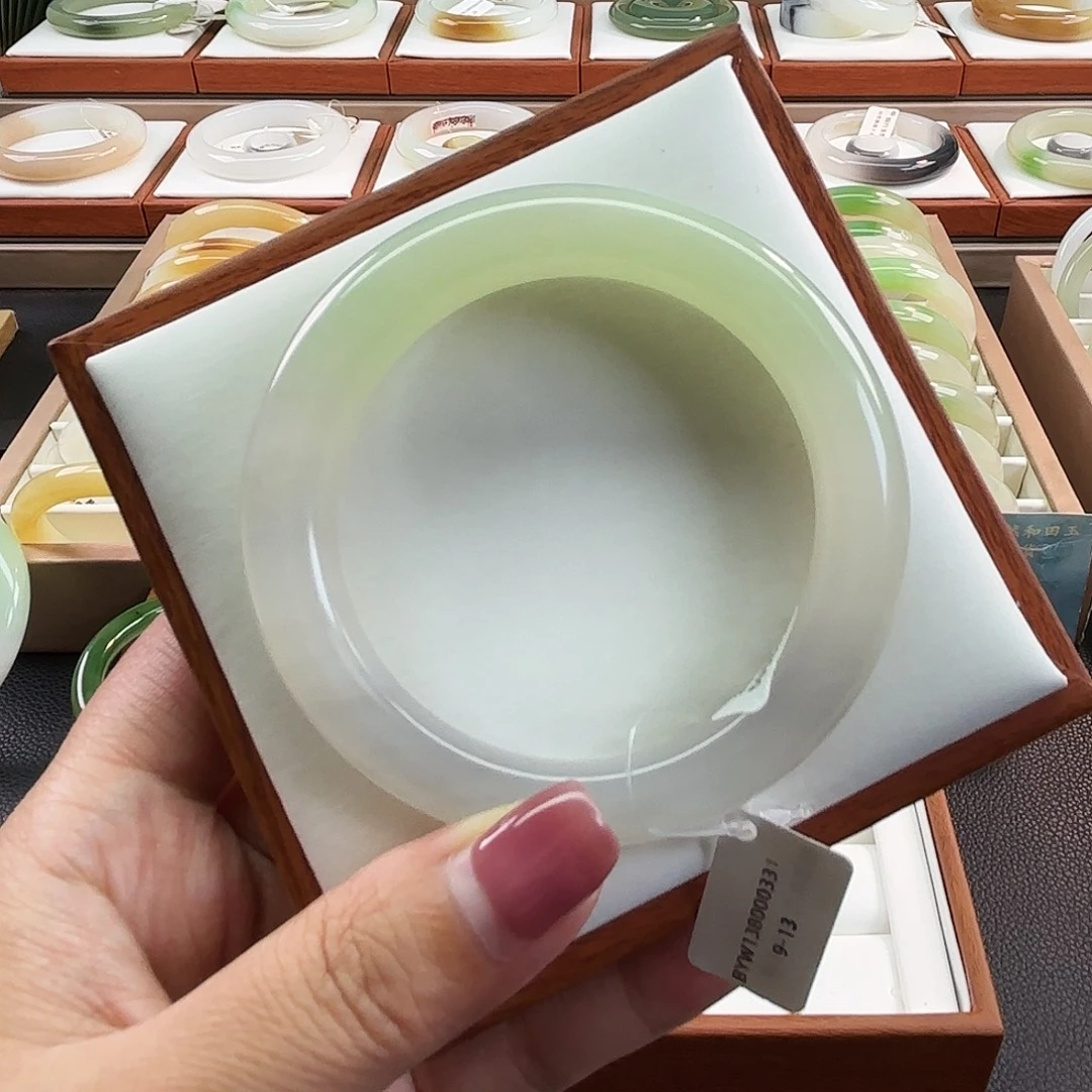 未镶嵌手镯和田玉55
