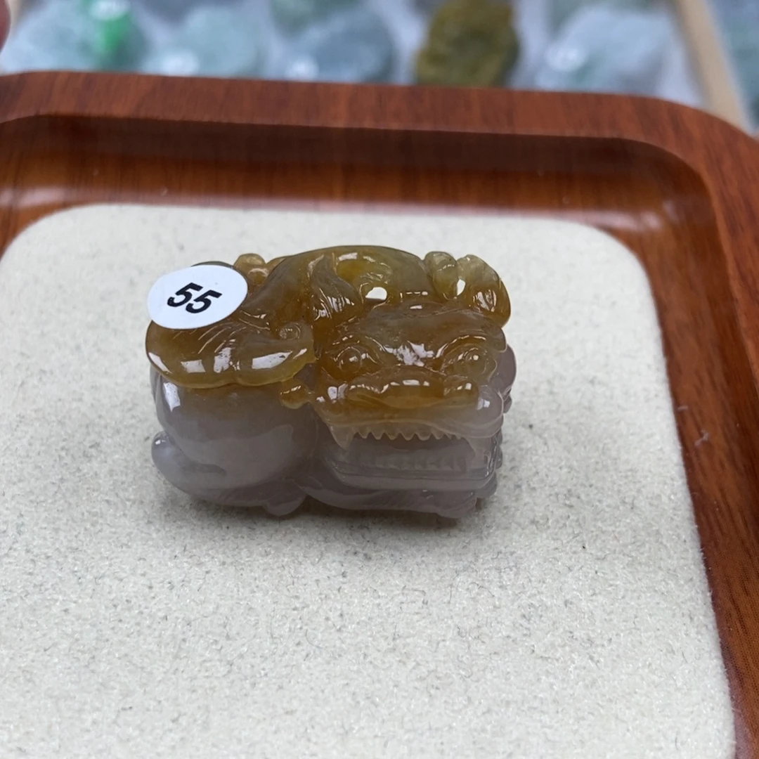 翡翠未镶嵌颈饰霸王貔貅