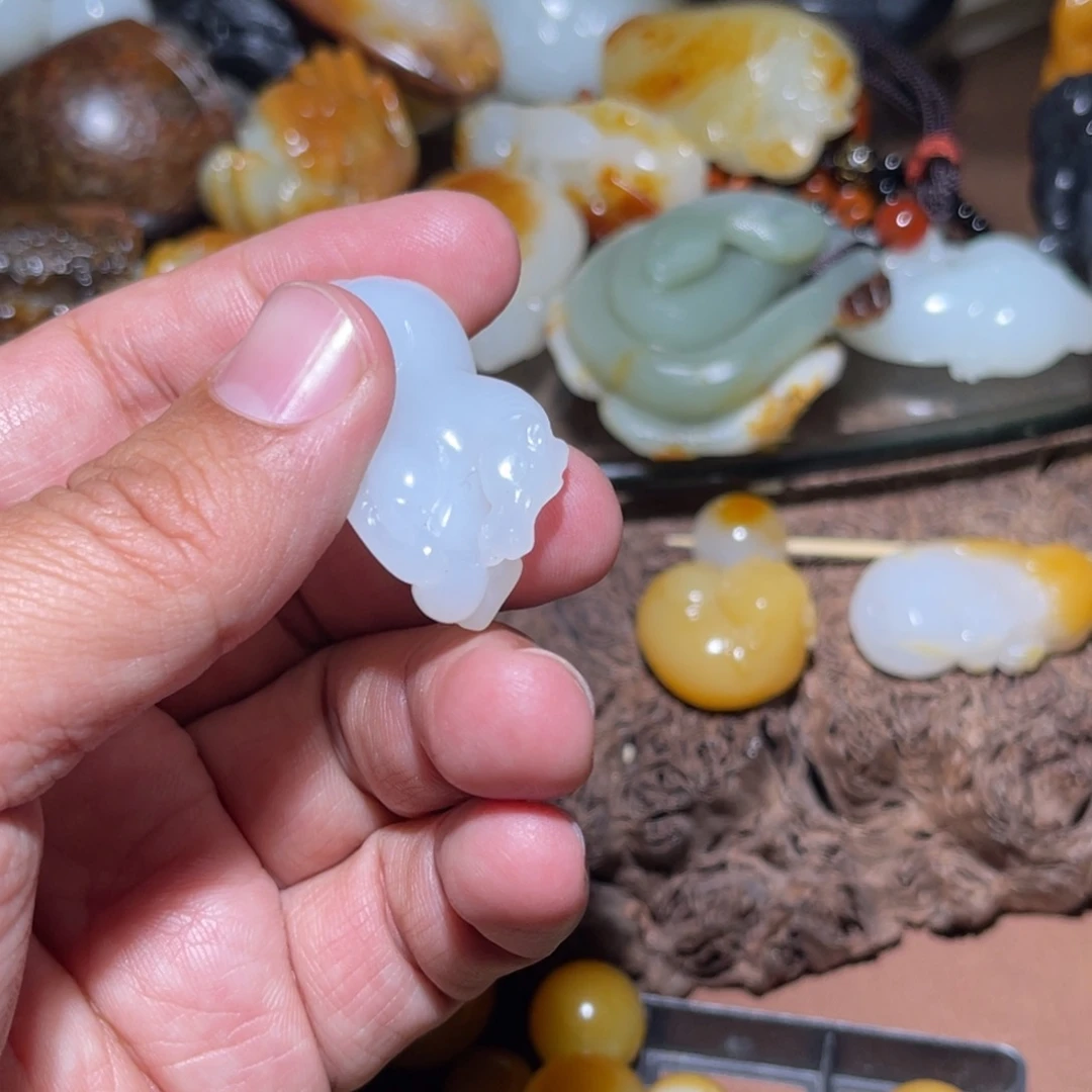 和田玉未镶嵌车挂