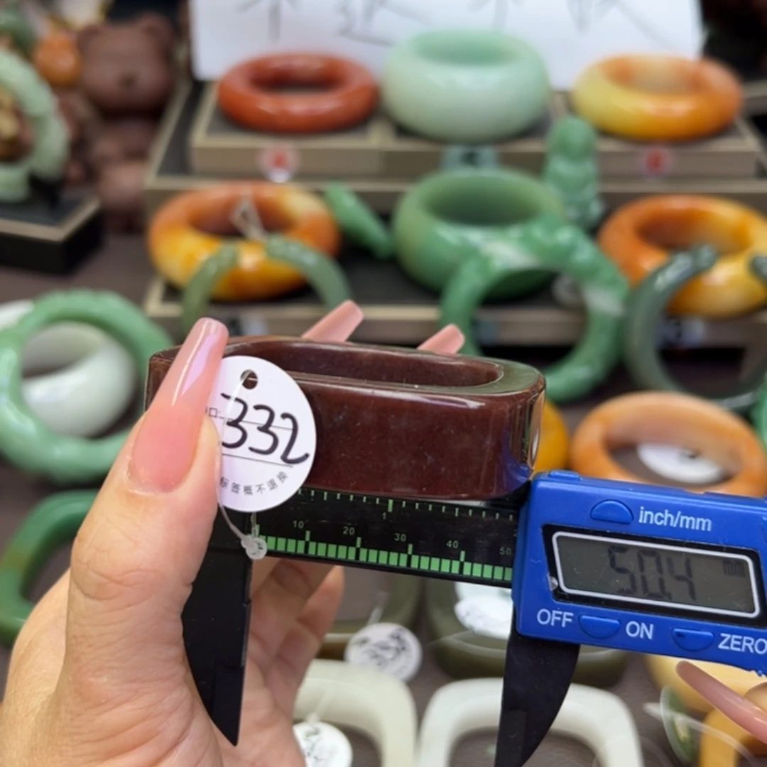 未镶嵌手镯石英岩玉