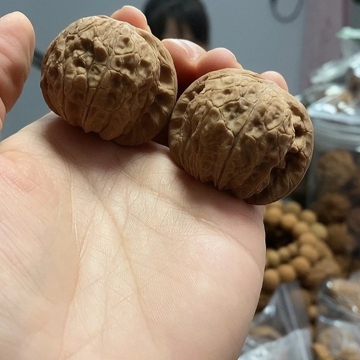 把件文玩核桃40血麒麟尖黄虫眼
