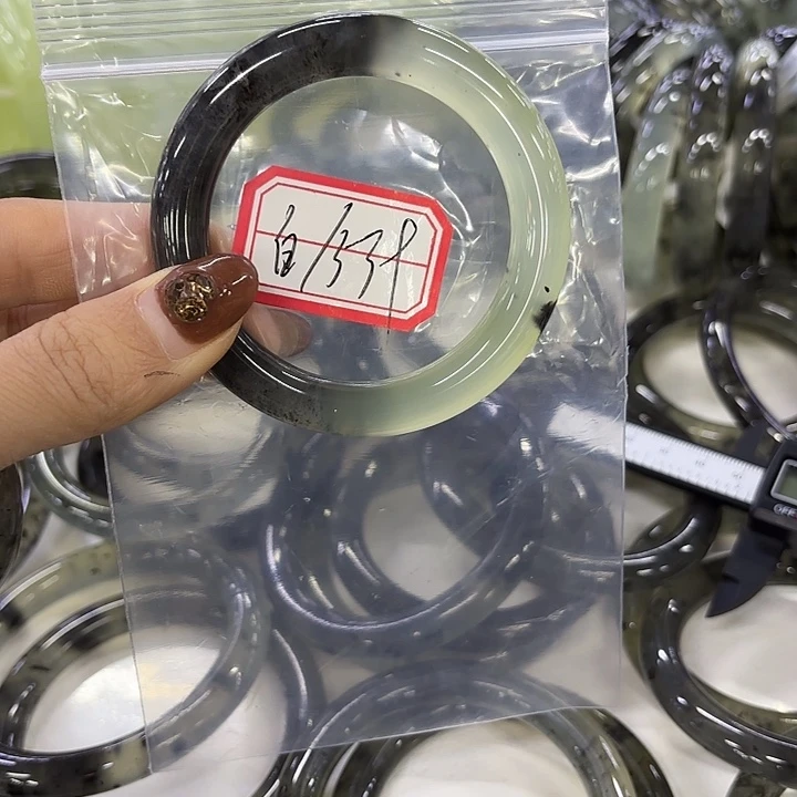 白***歌蛇纹石玉未镶嵌岫玉手镯